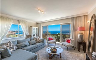 3 Bedroom Apartment in Mouille Point