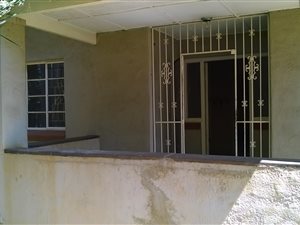 2 Bed House in Selection Park