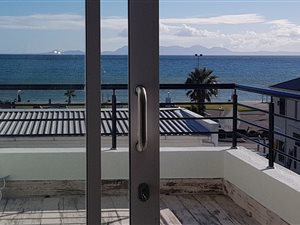 2 Bed Apartment in Gordons Bay Central