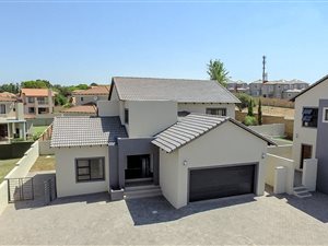 4 Bedroom Townhouse in Thatchfield