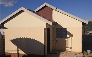 3 Bedroom House in Mahube Valley