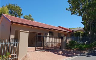 2 Bedroom House in Constantia