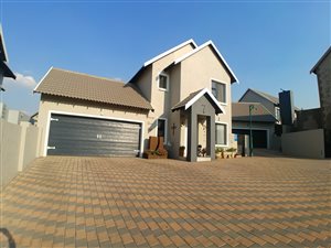 4 Bed House in Candlewoods Estate