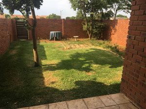 2 Bed Apartment in Mooikloof Ridge