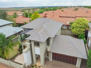 3 Bed House in Aerorand