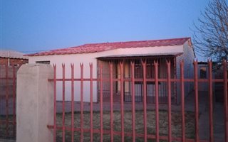 3 Bedroom House in Roodepan