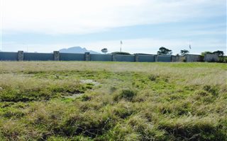 1047 m² Land available in Le Grand Golf Estate