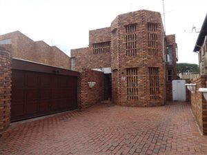 5 Bed House in Kensington