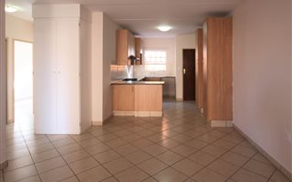 3 Bedroom Apartment in Hazeldean (Silverlakes Surroundings)