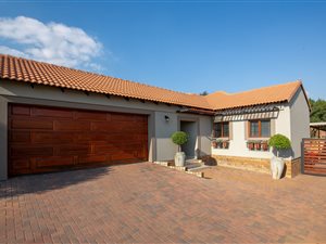 3 Bed House in Amberfield Valley