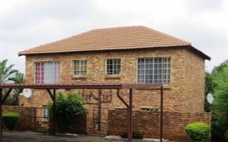 2 Bedroom Townhouse in Wilgeheuwel