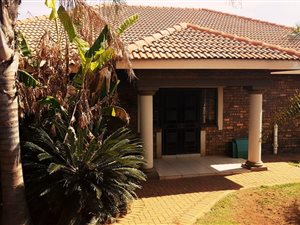 2 ha Farm in Magaliesmoot AH
