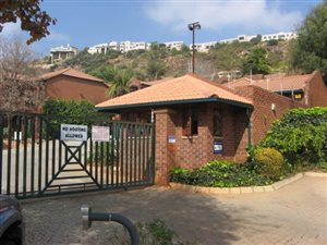 2 Bedroom Townhouse in Constantia Kloof