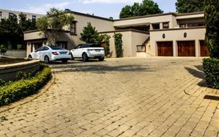 7 Bedroom House in Hurlingham