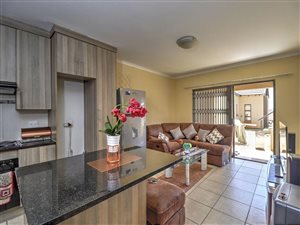 3 Bed Apartment in Ruimsig