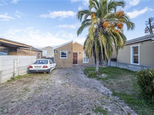 2 Bed House in Scottsdene