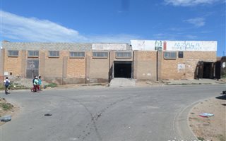 499 m² Retail Space in Zwide