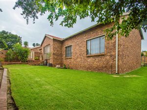 3 Bed Townhouse in Honeydew Manor