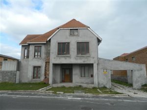 5 Bedroom House in Pelikan Park