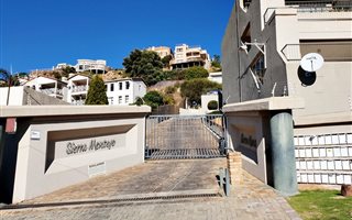 3 Bedroom Townhouse in Constantia Kloof