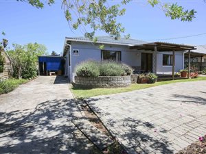 3 Bedroom House in Greenfields