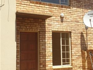 3 Bed Townhouse in Hazeldean (Silverlakes Surroundings)