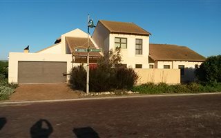4 Bedroom House in Langebaan Country Estate