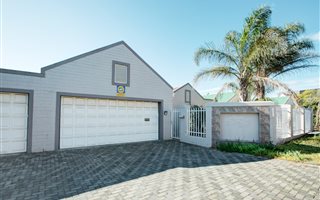 4 Bedroom House in Uitzicht