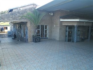 5 Bed House in Woodhurst