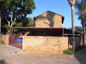 3 Bed Cluster in Die Hoewes
