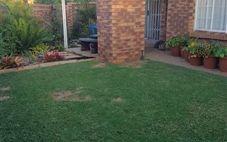 2 Bedroom Townhouse in Magalieskruin