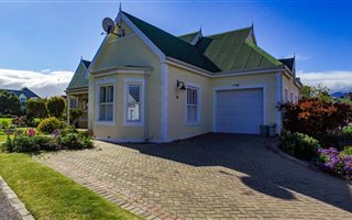 3 Bedroom House in Greenways Golf Estate