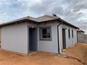 2 Bed House in Clayville