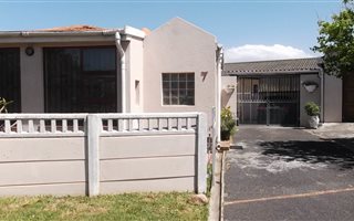3 Bedroom House in Charlesville