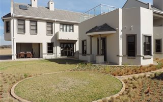 5 Bedroom House in Boschkop