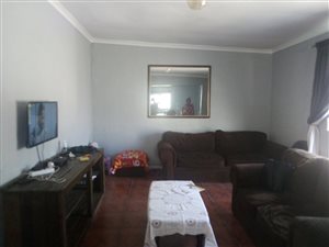 4 Bed House in Ravensmead