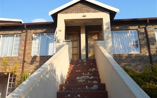 2 Bedroom Apartment in Rooihuiskraal