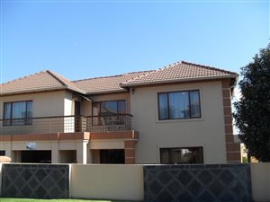 5 Bedroom House in Glen Erasmia