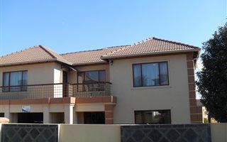 5 Bedroom House in Glen Erasmia
