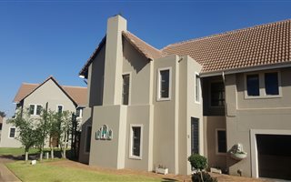 3 Bedroom House in Zwartkop Golf Estate