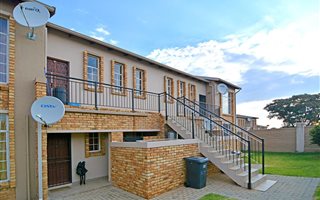 2 Bedroom Apartment in Laser Park
