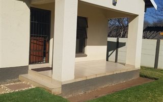 2 Bedroom Flat in Sunward Park