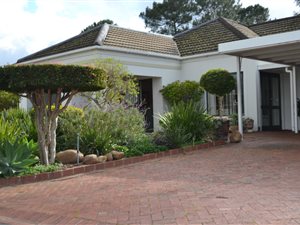 3 Bed House in Onder Papegaaiberg