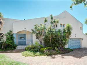 4 Bedroom House in Aurora