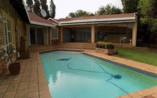 4 Bedroom House in Sundowner