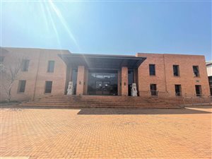 220 m² Commercial space in Crown City