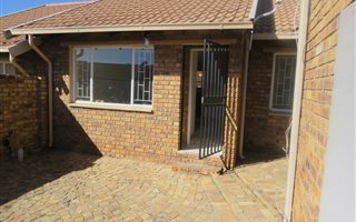 3 Bedroom Simplex in Melrose North