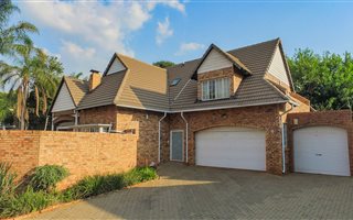 4 Bedroom Townhouse in Groenkloof