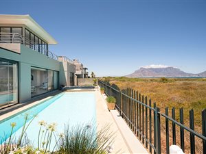 5 Bed House in Sunset Links