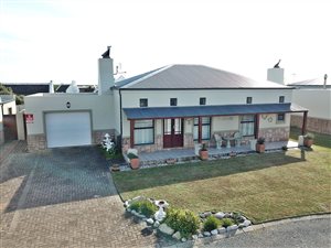 3 Bed House in Struisbaai